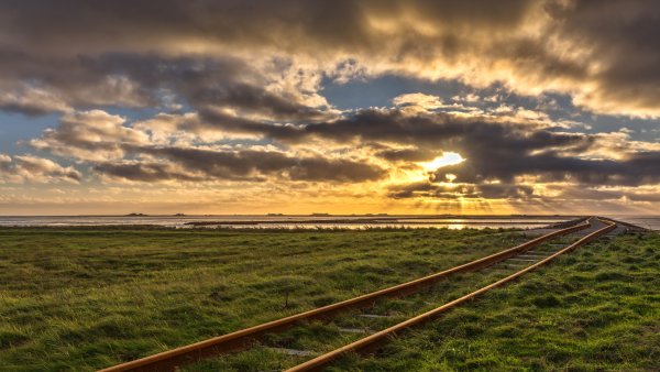 Пейзаж с железной дорогой
