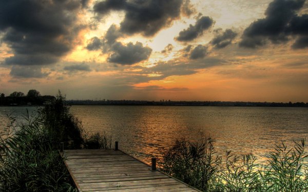 Озеро вечером