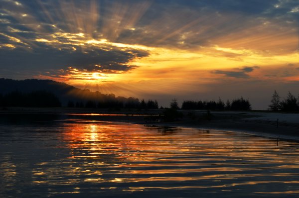 Вечерз на берегк у реки