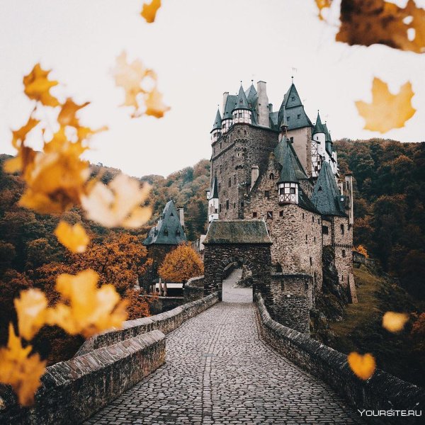 Замок Эльц осень
