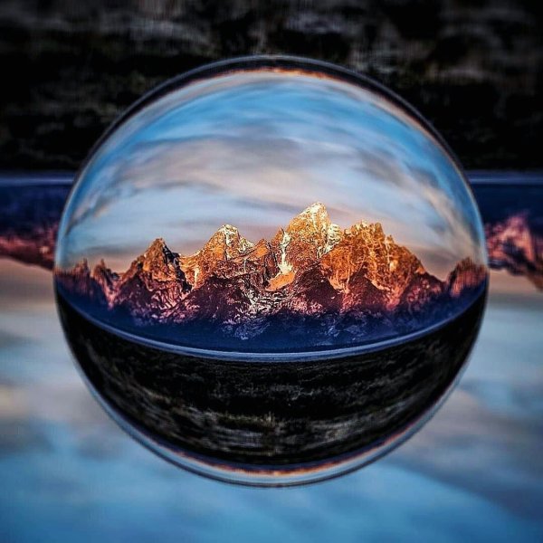 Пейзаж в стеклянном шаре