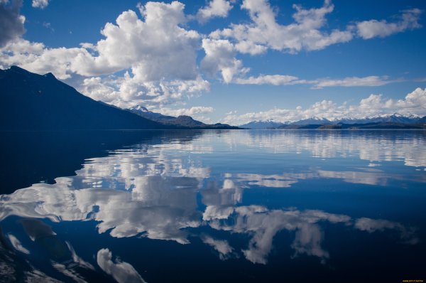 Облака над озером