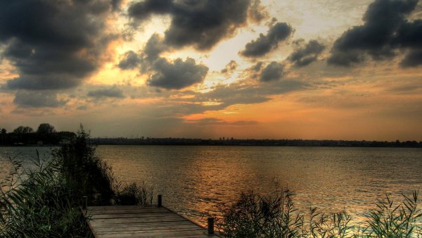 Вечер на берегу реки