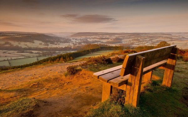 Скамейка на горе