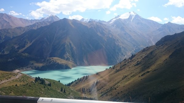 Алма Ата озеро в горах