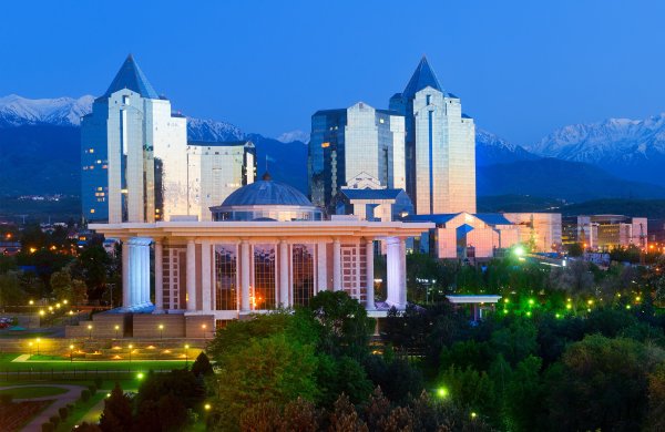 Алматы парк Горького вид на горы