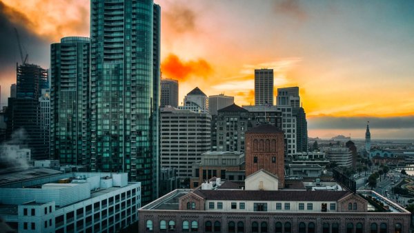 Пейзаж со зданием