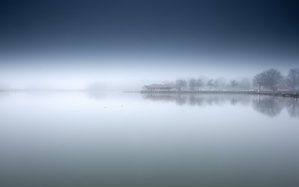 Спокойная гладь воды