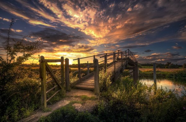 Пейзаж с мостом