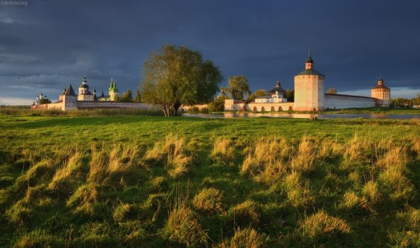 Кирилловский монастырь Вологодская область осень