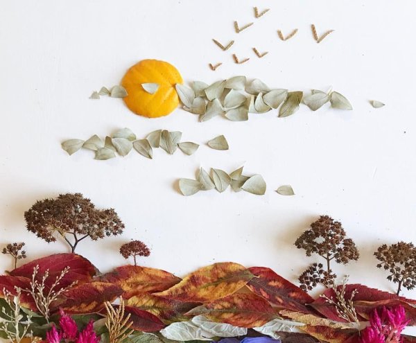 Панно из лепестков