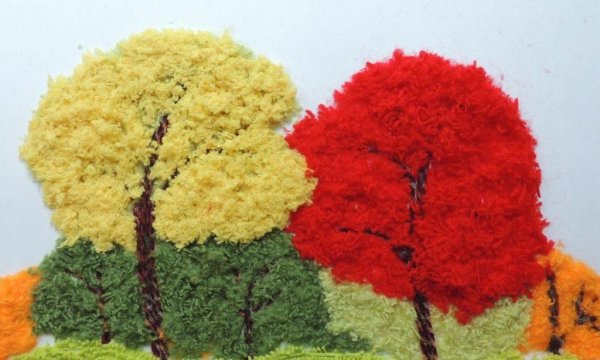 Осенний лес отпечатками листьев