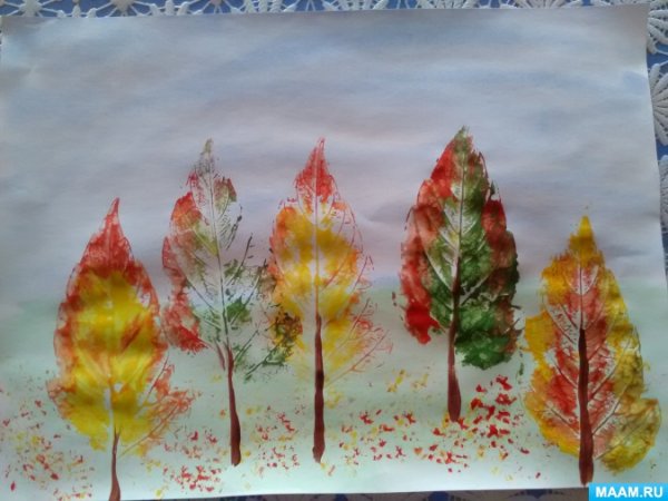 Рисование красками осеннее дерево