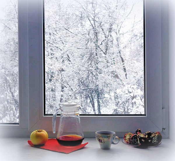 Окно с зимним пейзажем
