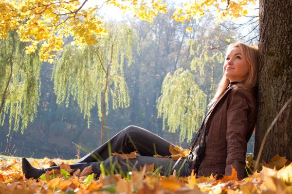 Художник Wlodzimierz Kuklinski 2 осень и женщина