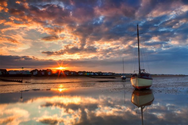 Красивый закат на море