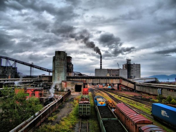 Индустриальный пейзаж завод