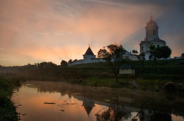 Высоцкий монастырь летом Серпухов