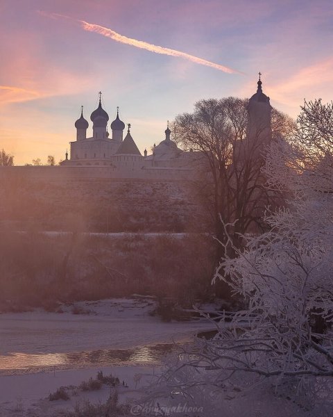 Высоцкий монастырь в Серпухове зимой