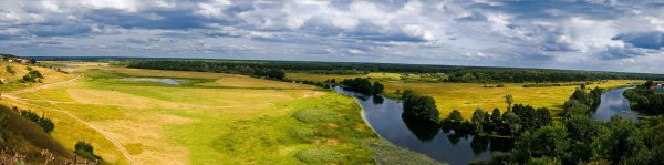 Пейзаж с рекой панорама