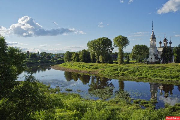 Церковь на берегу реки г Вологда