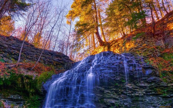 Водопад осенью
