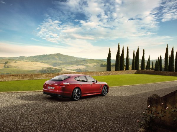 Автомобиль на природе