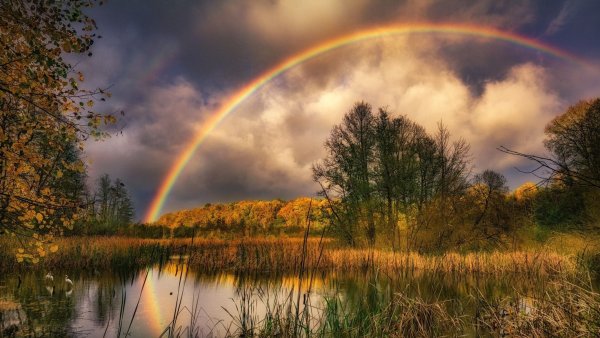 Радуга над озером