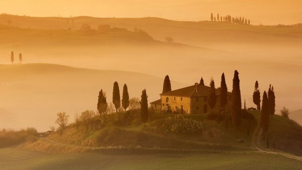Тоскана Италия туман