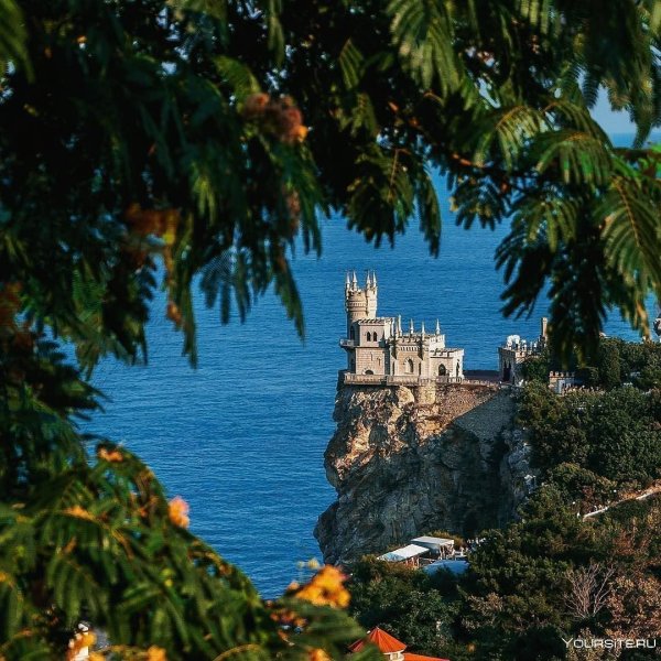 Сергей Свиридов -- художник!? Набережная Ялты?