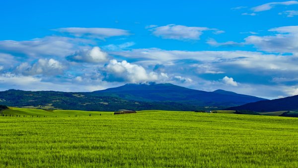 Тоскана поля облака