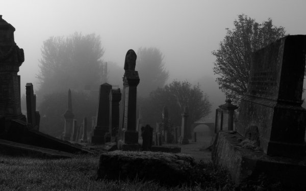 Мрачное кладбище