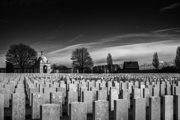 Кладбище темное