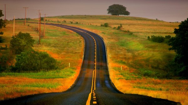 Извилистая тропа уходящая в даль