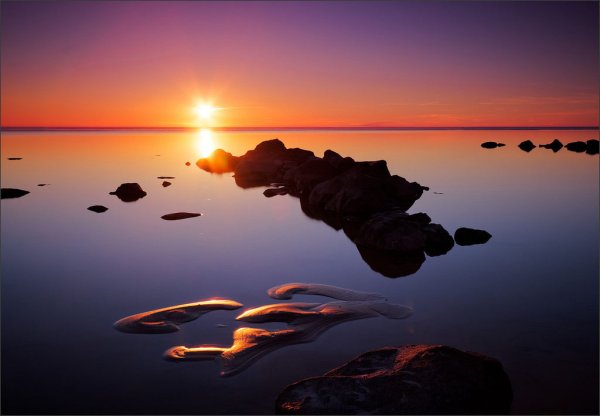 Торжественна безмятежна природа в этот тихий день