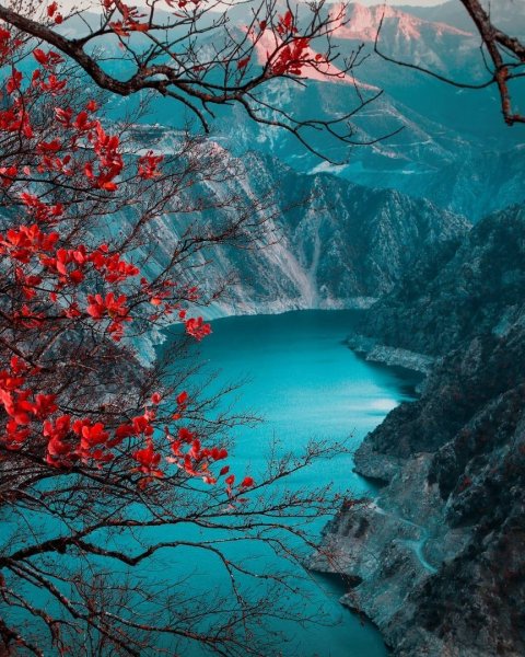 Пейзаж в бирюзовых тонах