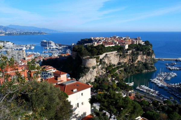 Монако ля-Майен Корниш