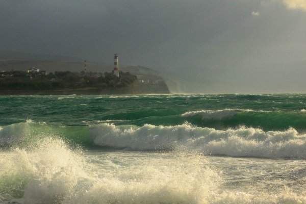 Парус в море буря