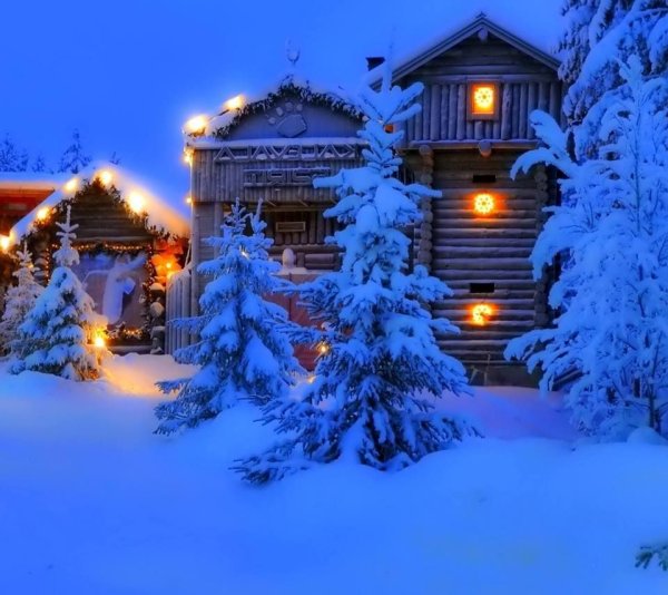 Домик в зимнем лесу