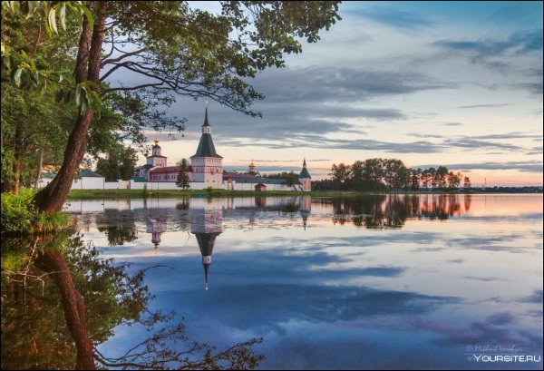 Иверский монастырь на Валдае на озере