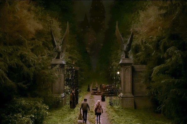 Внутренний двор Хогвартса Гарри Поттер