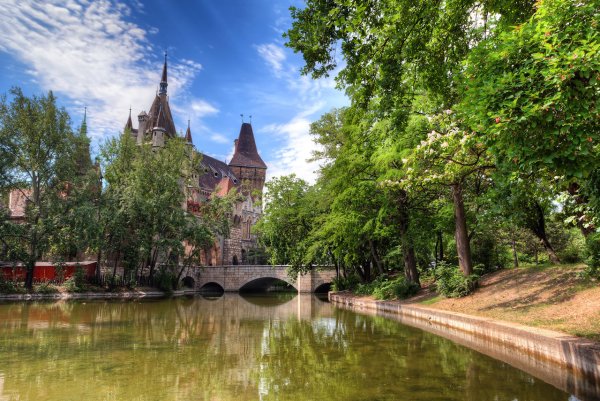 Венгрия замок Долина Весна