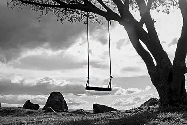 Пейзаж с качелями