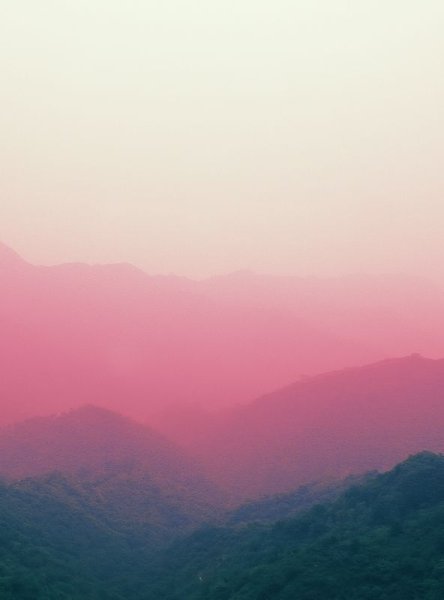 Горы в розовом тумане