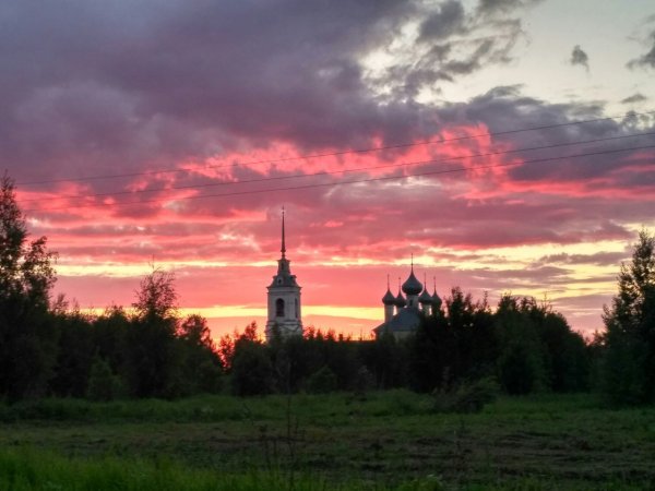 Храм Костромы у реки