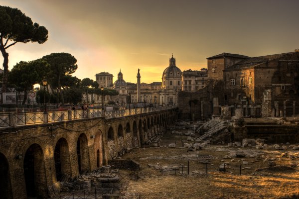 Амфитеатр Колизей в Италии