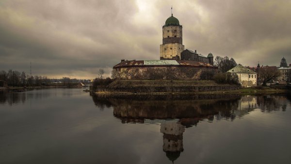 Выборгский замок Выборг осенью