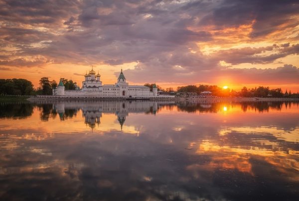 Белый храм над рекою иеромонах Роман