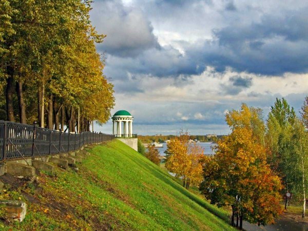 Успенский собор Ярославль осень