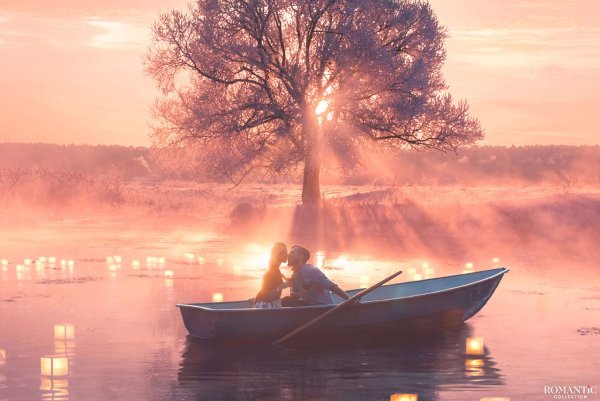 Двое влюбленных в лодке